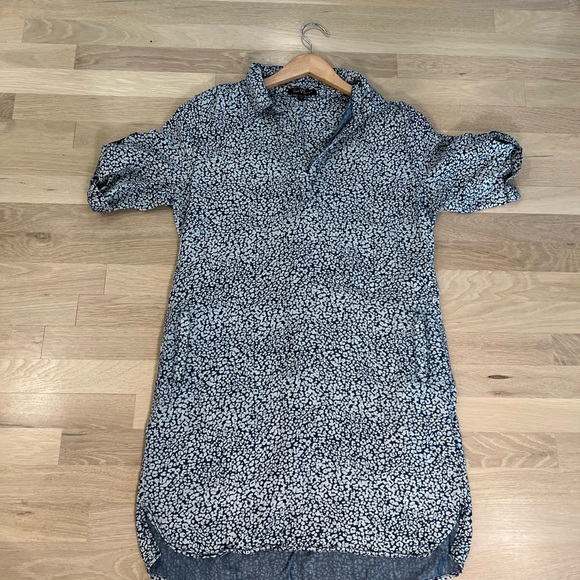 Velvet Heart Dresses & Skirts - Velvet Heart Blue and White Floral Linen Dress